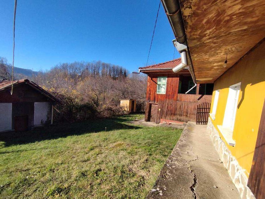продавам къща в с.Балабанско, община Троян