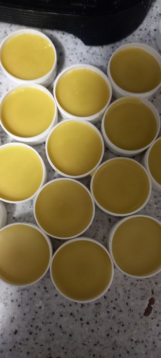 Miere de albine, tinctură de propolis și cremă cu propolis