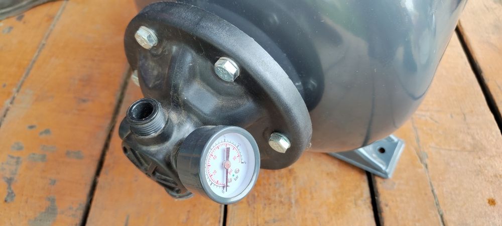 Продам расширительный бак