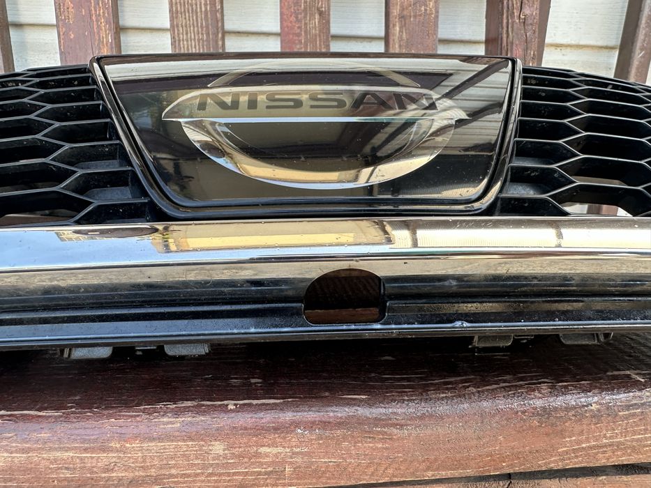 Решетка/Маска предна броня Нисан Кашкай J11