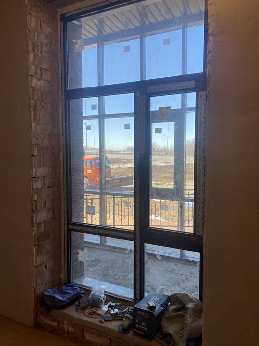 Окно алюминевый