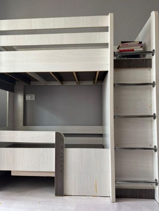 Продам двухъярусной детскую кроватку