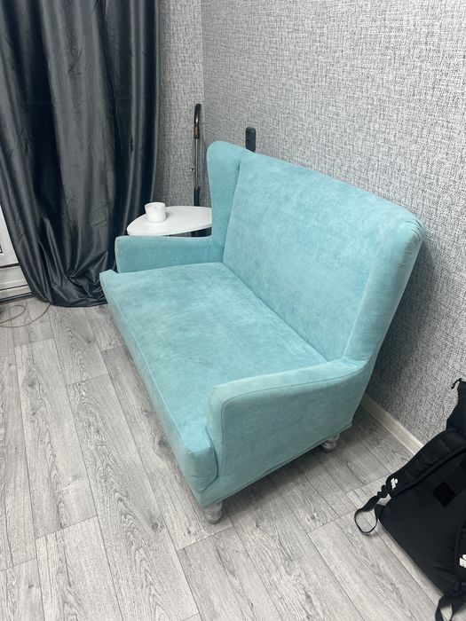 Диван небольшой для офиса либо для кухни