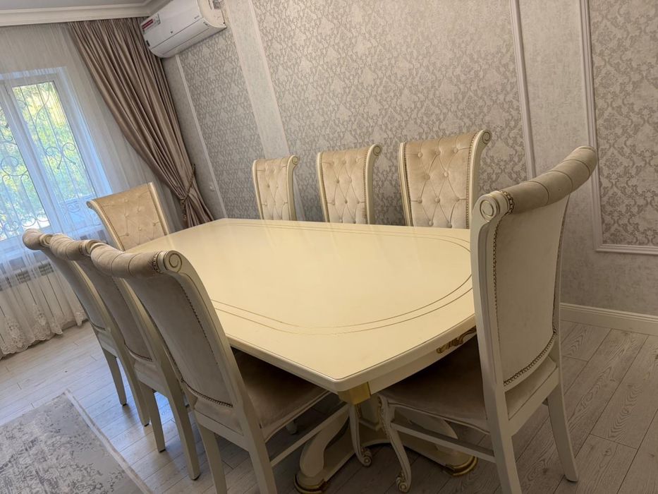 Стол со стульями