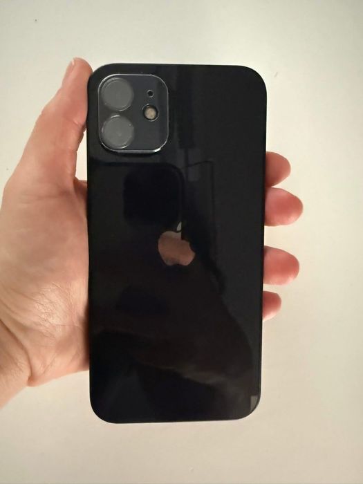 Продавам Iphone 12 , 64 GB