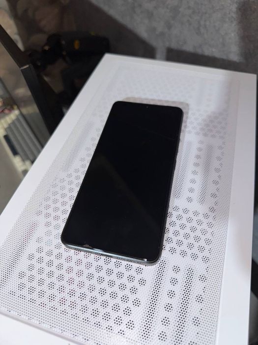 Телефон поко и часы