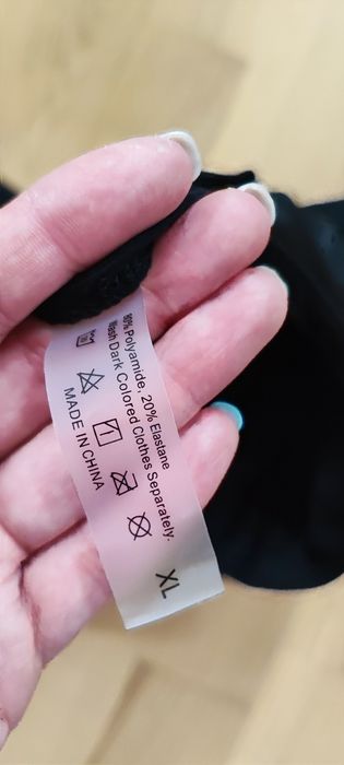 Fustă cu slipi baie