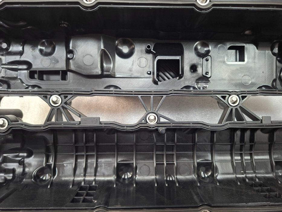 A6540102108 Нов Оригинален Капак Клапани Цилиндрова Глава Mercedes OM654