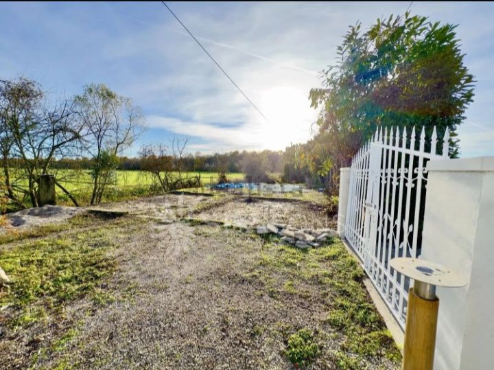 Casa cu 3 camere, baie, curte si piscina (Italia - Veneto)
