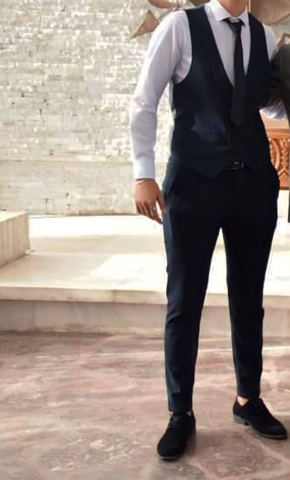 Официален костюм