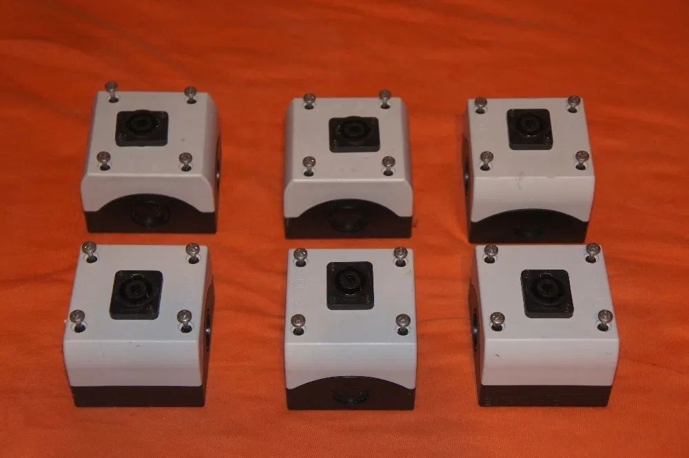 Cutii de conexiune de perete pentru boxe cu mufa speakon