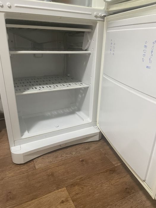 Продам холодильник Индезит