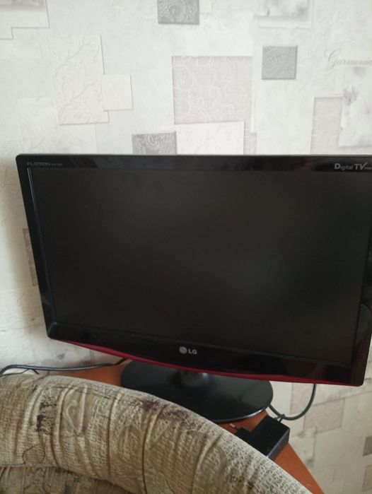 Монитор LG цветной