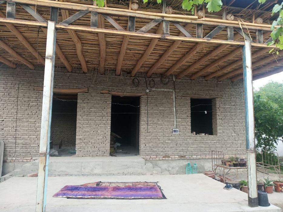 Аэропорт енида ховли Уй сотилади