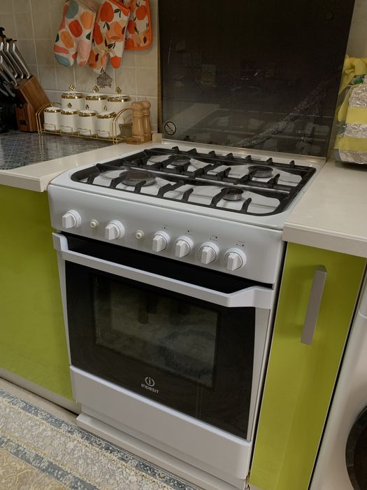 Газ плита Indesit в отличном состоянии