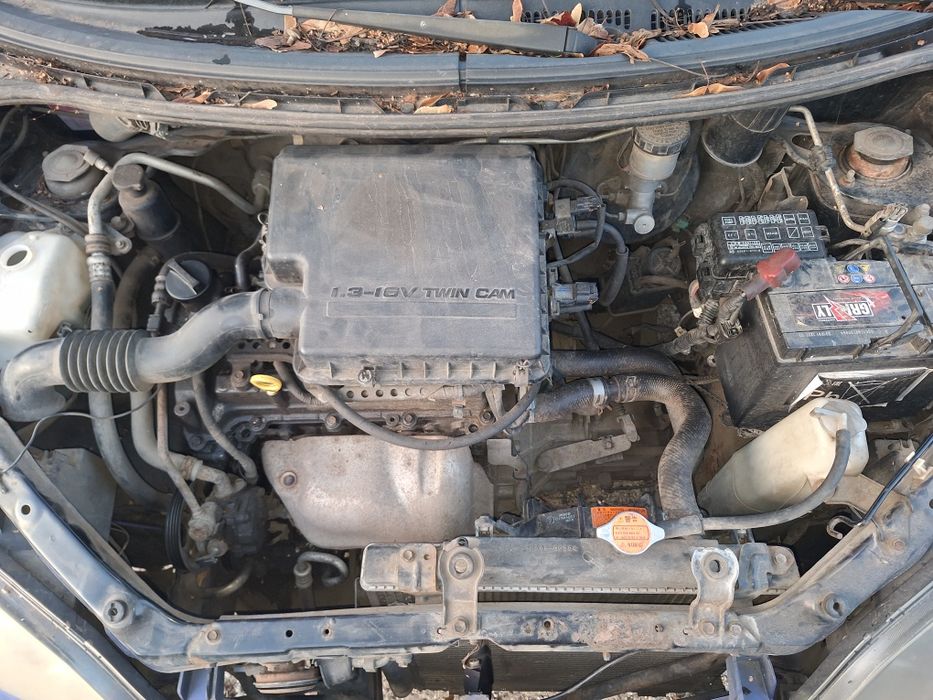 Daihatsu YRV 1.3 на части