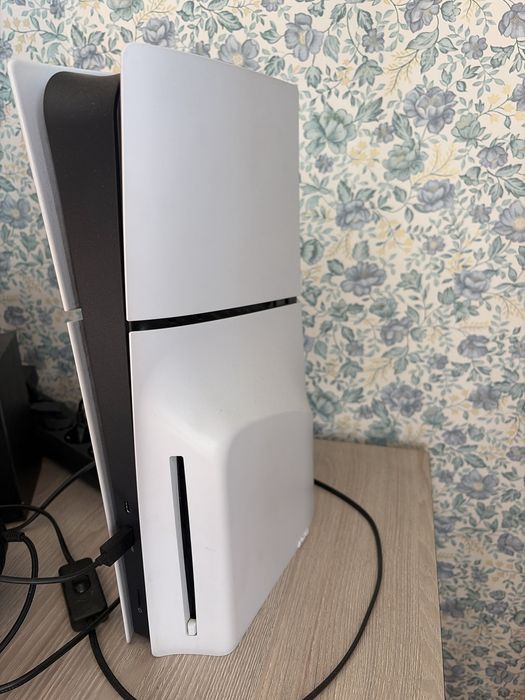 Продам playstation 5 slim (ps5)