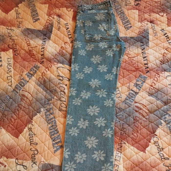 Продавам дънки с цветя