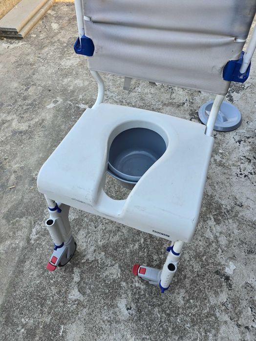 AQUATEC XL Ocean (до 180 кг) комбиниран стол за баня и тоалетна.