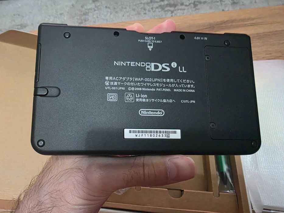 Продам новую Nintendo DSi LL Green