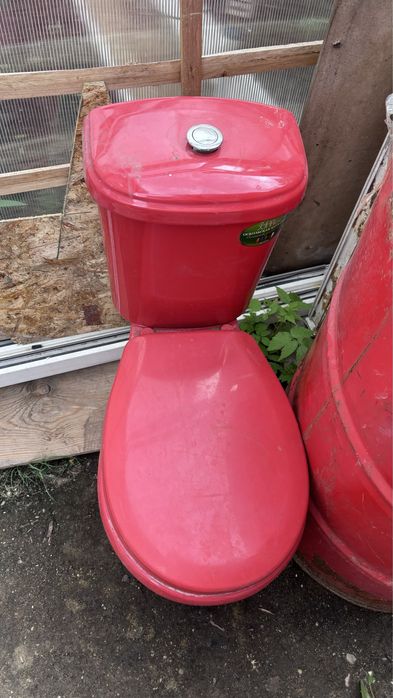 Унитазы ,Продам буу унитазы