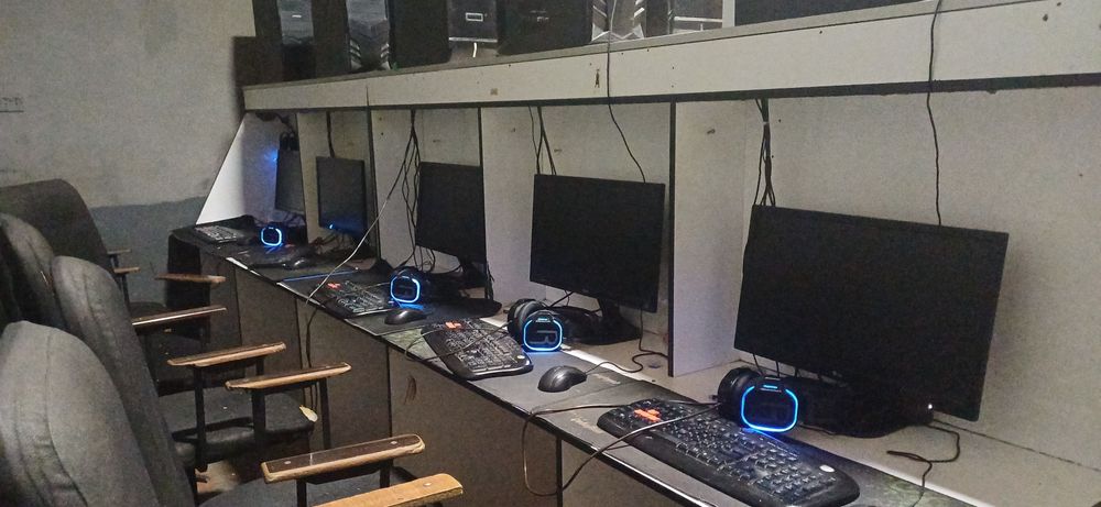 Kompyuterxona Sotiladi 30-dona komplekt, tayyor biznes.