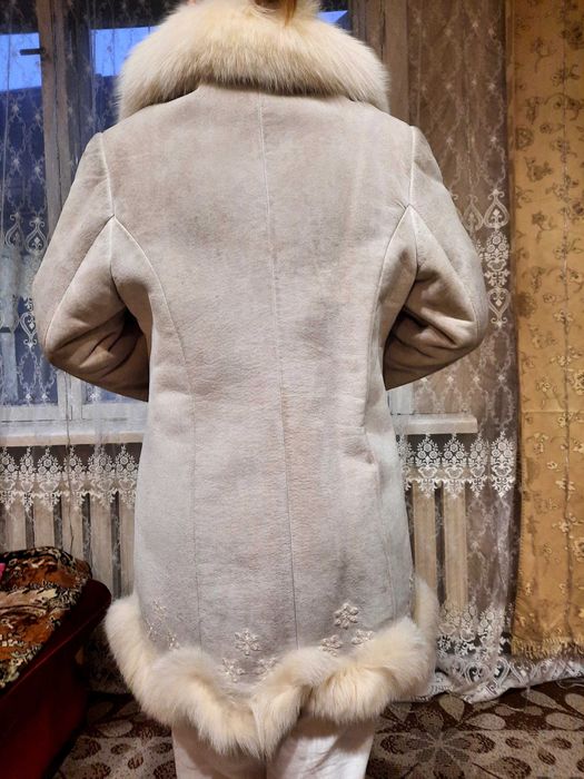 Продам дубленку цвет айвори