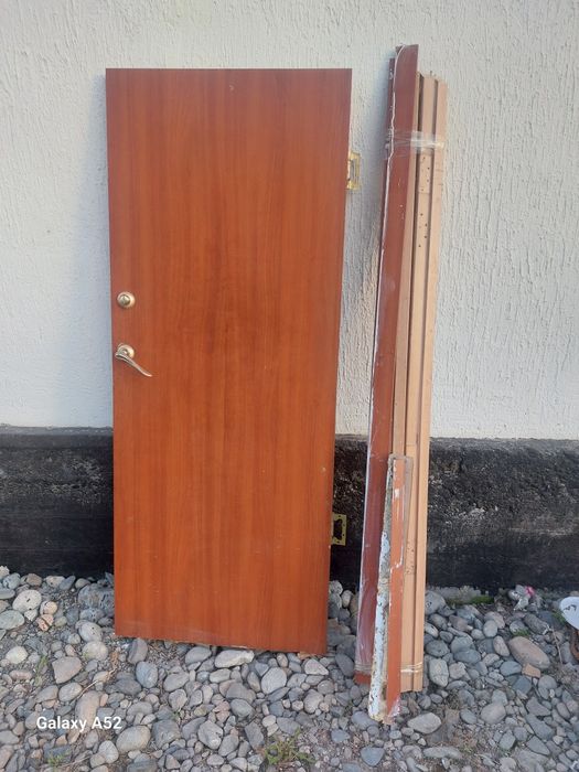 Продам 2 кровати 15000, дверь 10000