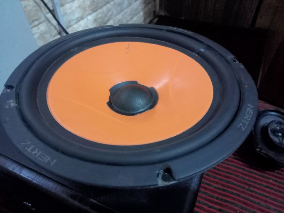 Продам калонку 1-шт Hertz 16.5см хорошем состоянии.