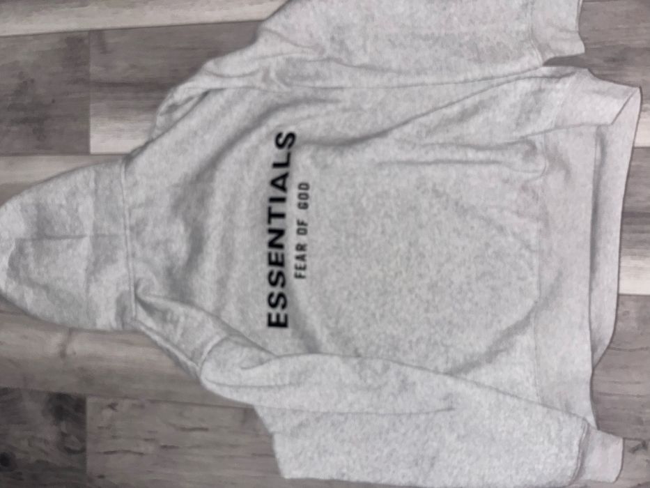 Vand Compleu Essentials Nou cu eticheta