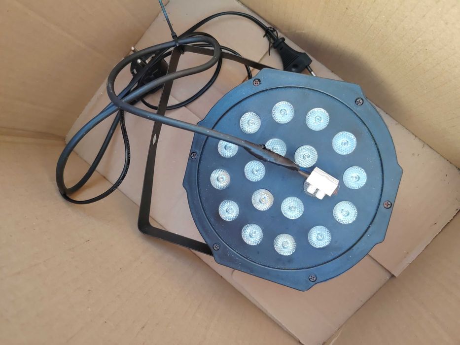 Proiector LED PAR 64 Short cu 183 de LED-uri, 2Proiector Joc de Lumini PAR LED 18 – DMX / Activare Sunet (DJ, Club, Petreceri) RGB
