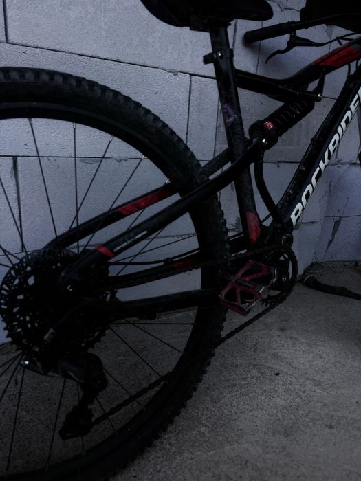 vand bicicleta rockrider st 530 mai multe detalii in pv( bicicleta v a veni cu pedale noi nu cele din poza) pret negociabil