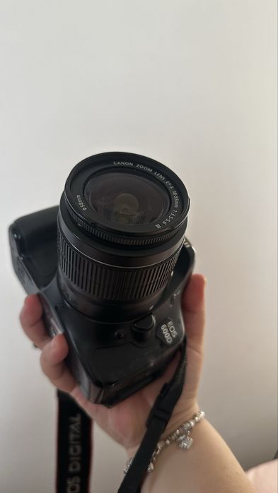 Продам камеру Canon EOS 600D