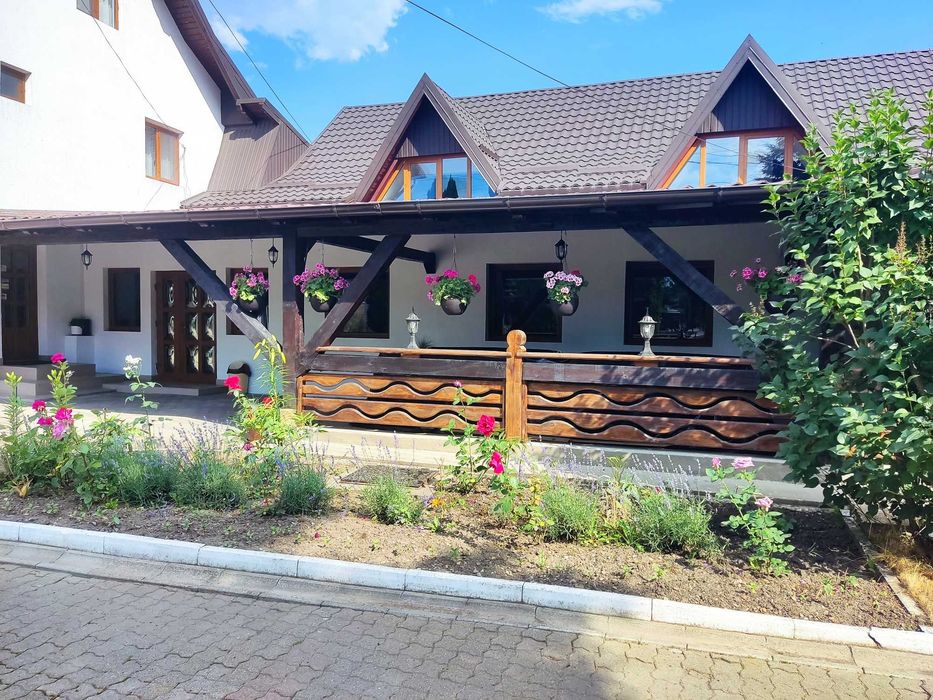 Pensiune și casa cu teren in Bucovina