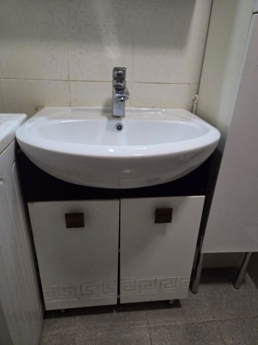 Раковина, тумба, зеркало и пенал