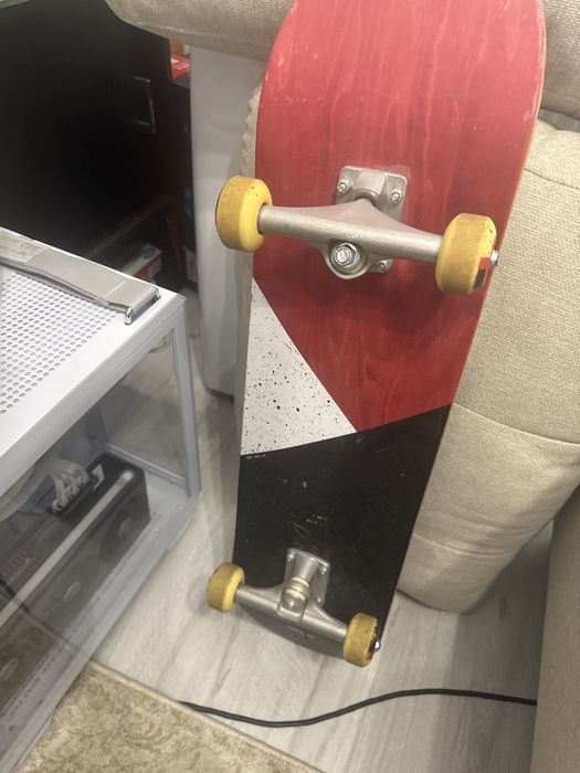 Skateboard folosit mai putin de 1 luna