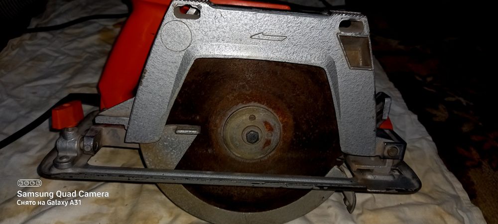 Продаю электрическую пилу