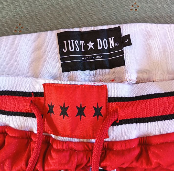 Pantaloni scurți de baschet (disponibili)