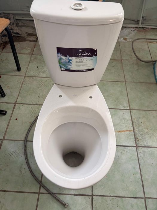 Продам унитаз с бочком