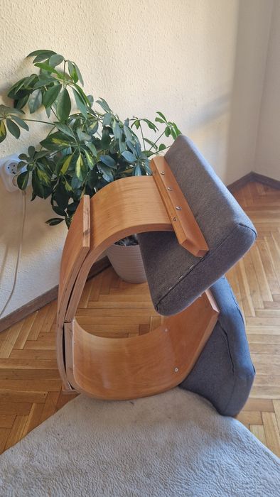 Продавам Коленичещ стол