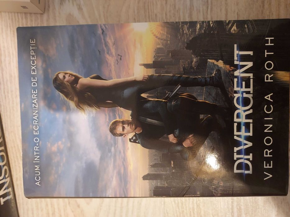 Carti Divergent/insurgent/experiment-Veronica roth
