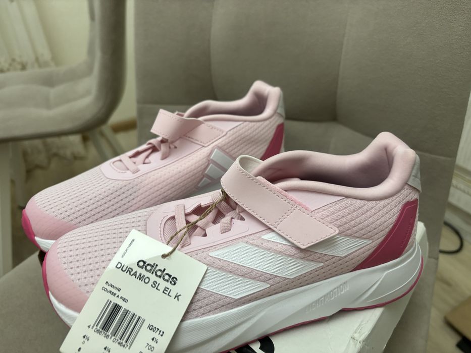 Пролжаи кроссовки от адидас оригинал