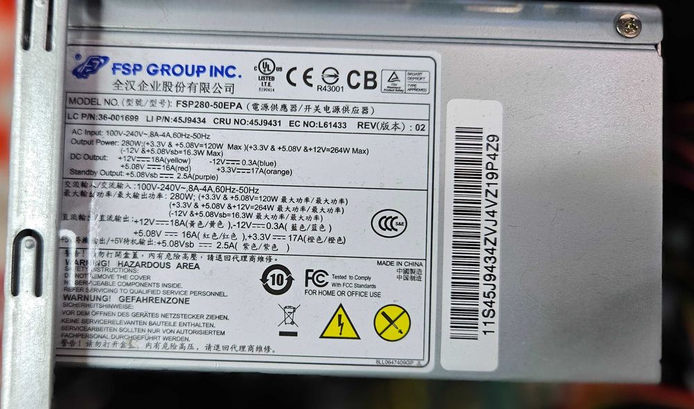 Компютър LENOVO с монитор LENOVO и клавиатура