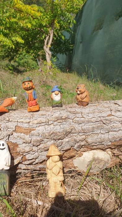 Sculpturi de lemn figurine diverse pitici lemn lucrate manual. Cadou