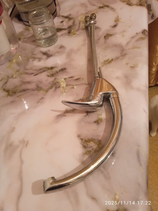 Продам смеситель на кухню