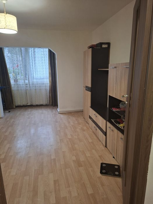 Vând apartament cu 3 camere