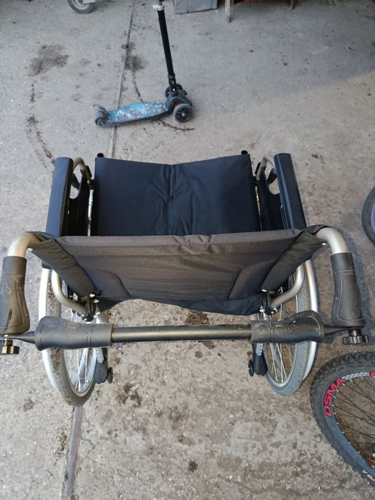 Продам инвалидное кресло-каляска.