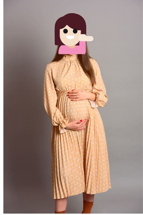 Рокля в бежовнцевт на точки