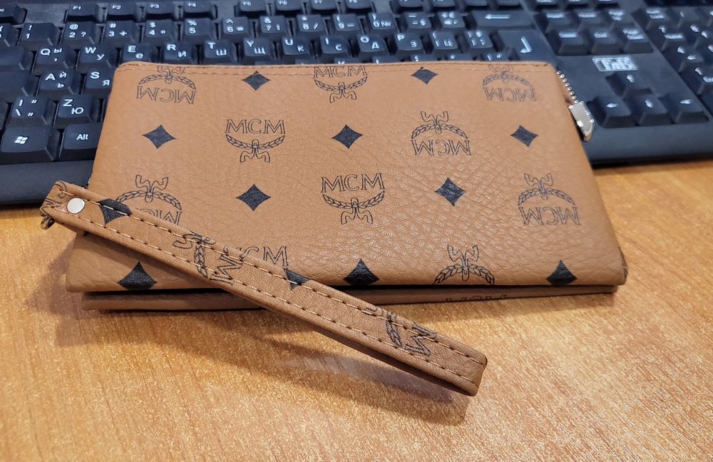 MCM клъч,чантичка,несесер ,нова