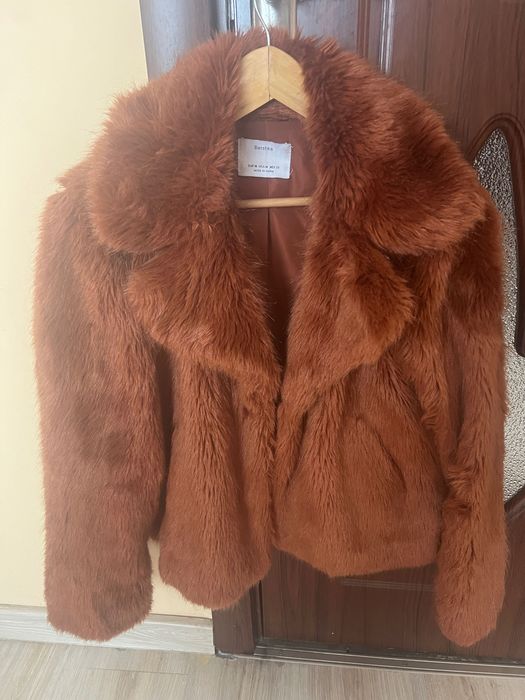 Зимно палто, късо Bershka, размер М.